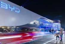 BYD revoluciona el mercado con su tecnología de carga ultrarrápida golpeando las acciones de Tesla