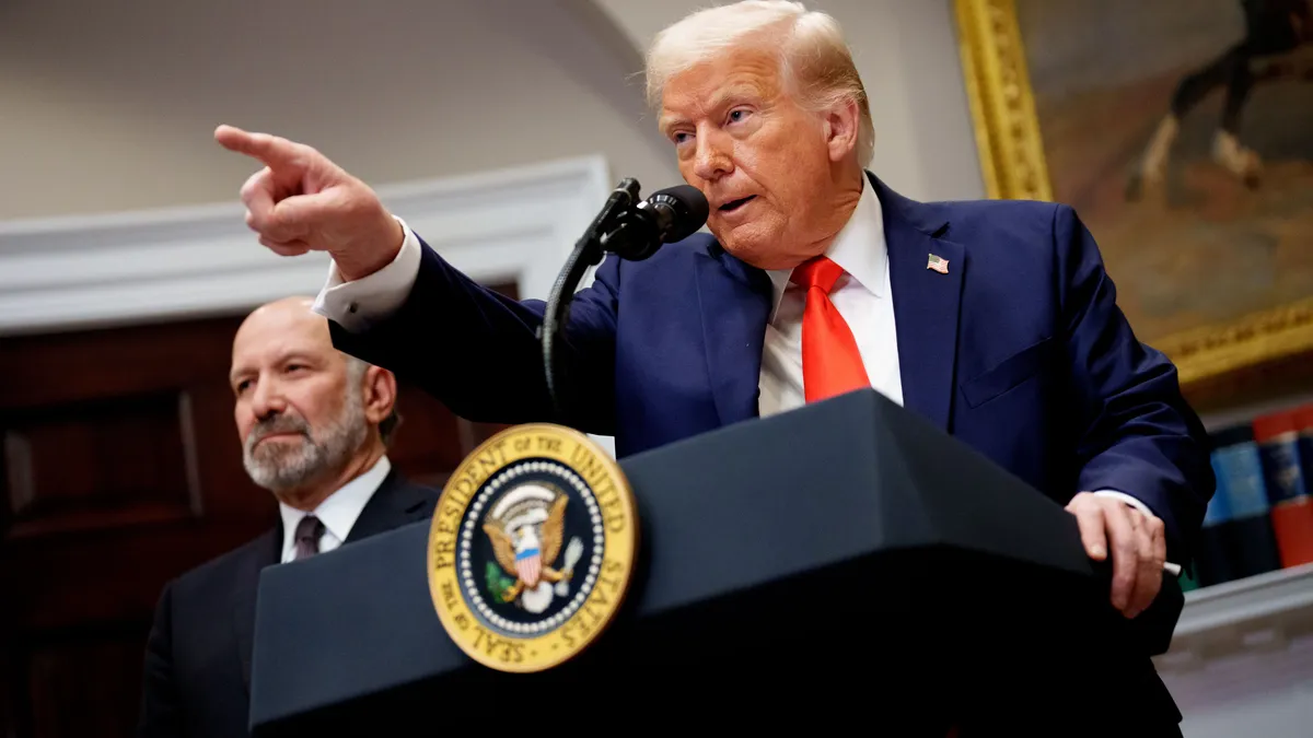 Trump amenaza con aranceles del 100% a Canadá por acuerdo con China y eleva al 25% los gravámenes a Corea del Sur por incumplimiento legislativo