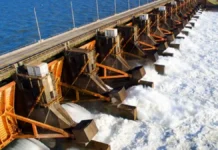 Transferencias de entidades binacionales caen 26,8% hasta agosto de 2025 por menor compensación argentina