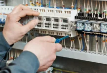 El CEO de NVIDIA pronostica un auge salarial para electricistas y fontaneros impulsado por la construcción de centros de datos de inteligencia artificial