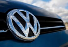 Volkswagen cierra su emblemática fábrica de Dresde: símbolo del declive de la industria automotriz alemana ante la crisis del vehículo eléctrico, la competencia china y los aranceles estadounidenses