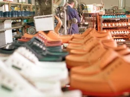 Crisis industrial en Argentina: fabricante de calzado para Nike y Adidas reduce su plantilla mientras la producción nacional colapsa un 30,9% bajo el gobierno de Milei