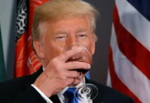 Trump amenaza con aranceles del 200% al vino francés por rechazo de Macron a su Consejo de la Paz mientras Europa prepara represalias comerciales