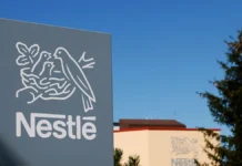 Nestlé recorta beneficios un 17%, suprime 16.000 empleos y reestructura su negocio tras la mayor retirada de productos de su historia
