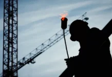 Estados Unidos padece una crisis sin precedentes ante la escasez de albañiles y electricistas